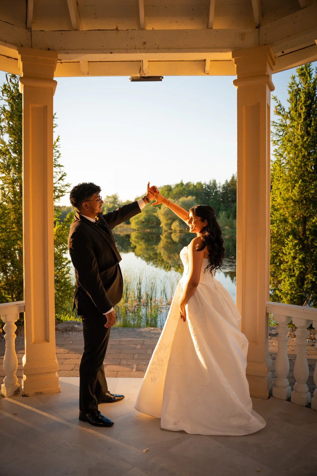 Sarika & Saran reception photographed by SA Production Media